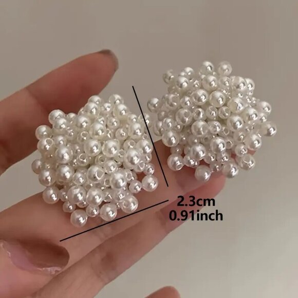 Elegant Faux Pearl Stud Earrings - Picture 3 of 3